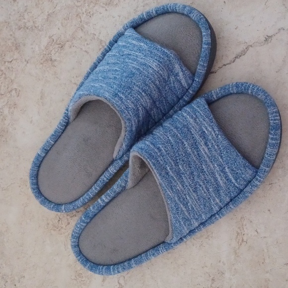 isotoner Slip-on Slippers - NWOT - Picture 2 of 7